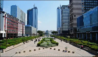 La seizième ville, ville méditerranéenne, est peuplée de 966 000 habitants :