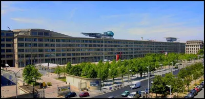 La dix-huitième, avec 880 000 habitants, est une ville italienne :