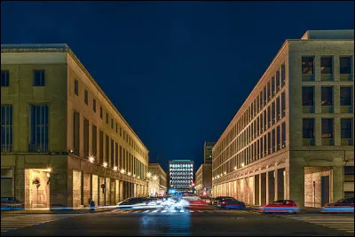 C'est la troisième ville avec 2,87 millions d'habitants :