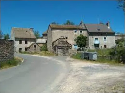 Nous sommes dans l'ancienne région Languedoc-Roussillon, à Longuessagne. Hameau de l'ancienne commune de Javols, il se situe dans le département ...