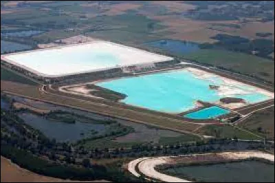 Parmi ces villes-l&agrave;, laquelle abrite un site de production de carbonate et de calcium ?