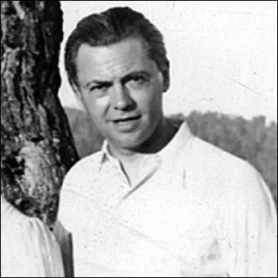 Quel r&eacute;sistant, ancien secr&eacute;taire de Jean Moulin, raconte ses souvenirs de la guerre dans le livre "Alias Caracalla" ?