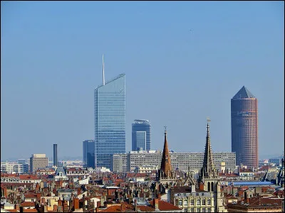 Quel acteur français a-t-on vu dans la Scoumoune, le Grand frère et une Femme ou deux ?