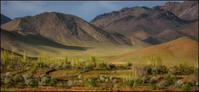 Quelle est cette région située sur le nord-est de l'Iran et le nord-ouest de l'Afghanistan, centre d'un empire des XIe et XIIe siècles, dont le nom est également considéré comme le nom médiéval de l'Afghanistan par les Afghans ?