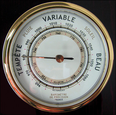 Comment se nomme cet instrument qui permet de mesurer la pression de l'air à un endroit donné ?
