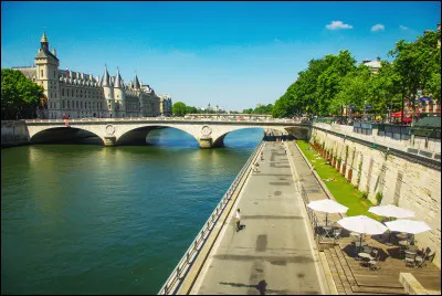 Quel fleuve traverse Paris ?