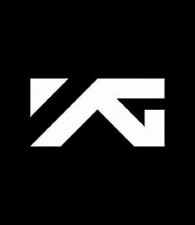 À quel âge a-t-elle rejoint le label ''YG'' ?