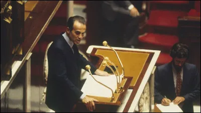 Robert Badinter, garde des sceaux, fait adopter par l'Assemblée l'abolition de la peine de mort en France : c'était le 18 septembre ...