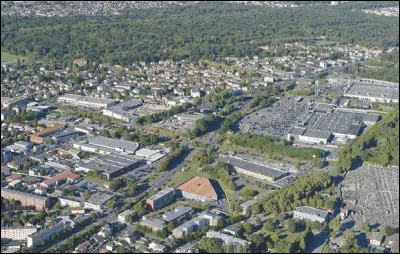 Ville de la Seine-Saint-Denis, située dans l'est du département, bordée par le canal de lOurcq, peuplée de 45 000 habitants :