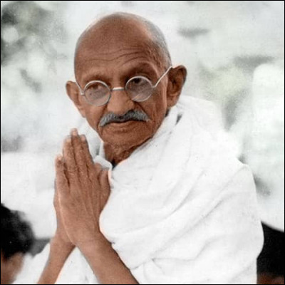 Complétez cette phrase : la haine tue toujours, l'amour...