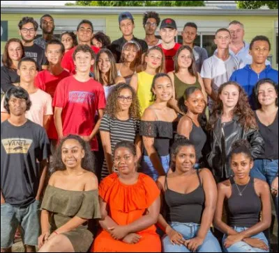 Cest le jour de la photo de classe. Où veux-tu te mettre ?