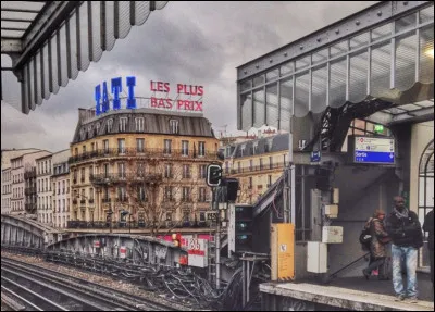 C'est une nouvelle page de l'histoire du quartier qui va s'écrire avec le projet de transformation du site emblématique Tati. Un grand ensemble de bureaux, des commerces, un hôtel et un espace culturel sont au programme. Ce mythique magasin à l'enseigne vichy a tiré son rideau en 2020, mais en quelle année s'est-il installé boulevard Barbès ?