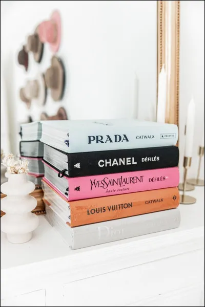 D'un roman de quel écrivain la série "Under the Dome" est-elle issue ?