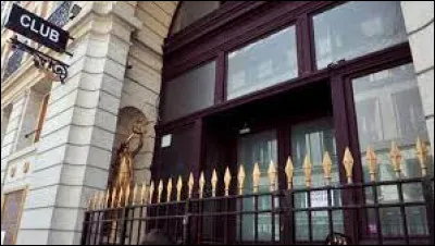 Les Bains-Douches était une boîte de nuit qui se trouvait dans la ville de Lyon.