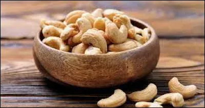 La noix de cajou est le fruit de l'anacardier.