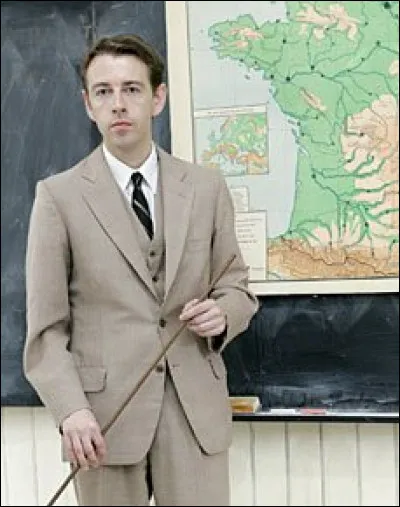 Le professeur d'histoire soup&ccedil;onne les &eacute;l&egrave;ves d'avoir trich&eacute; pendant une interrogation. Que d&eacute;cide-t-il de faire ?