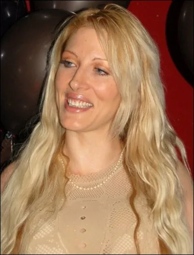 Qui est la gagnante, en 2001, de la première émission de téléréalité française "Loft Story", sur la chaîne M6 ?