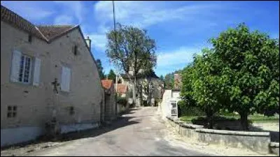 Petit village Côte-d'Orien de 65 habitants, Channay se situe en région ...