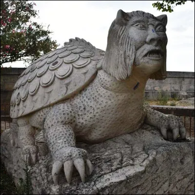 Quelle cr&eacute;ature fantastique proven&ccedil;ale, ressemblant &agrave; un dragon trapu &agrave; carapace, fait l�objet d�une procession festive &agrave; la fin du mois de juin ?