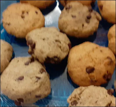 Complétez : ... des biscuits.