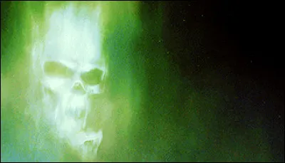 Qui Harry voit-il lancer le sortilège de la marque des Ténèbres après s'être évanoui pendant la Coupe du Monde de Quidditch ?