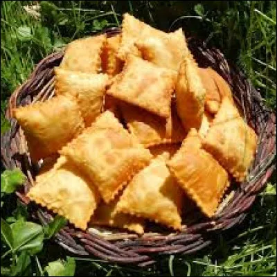 De quel département français le tourton est-il une spécialité ?