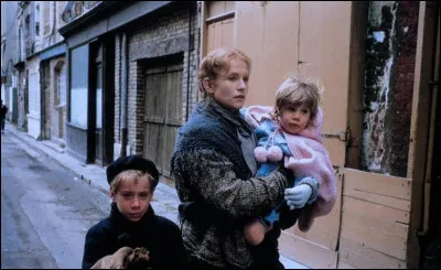 Dans quelle ville Chabrol tourne-t-il "Une affaire de femmes", avec Isabelle Huppert ?