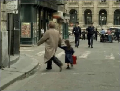 Dans quelle ville se trouvent la bijouterie et la banque qui sont au départ des aventures de Depardieu et Pierre Richard dans "Les Fugitifs" ?