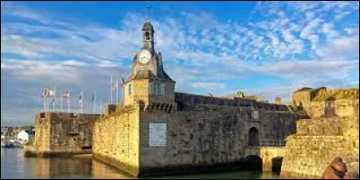 Dans quel d&eacute;partement se situe la ville de Concarneau ?