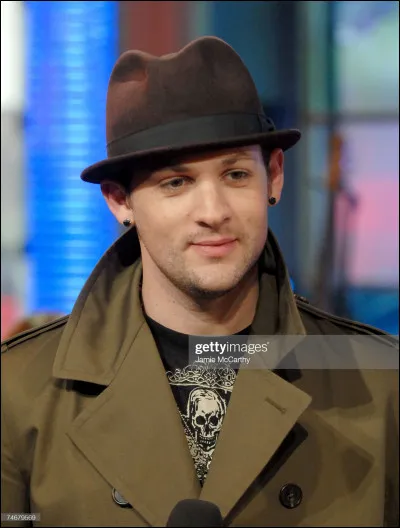 En quelle année est né le chanteur ?