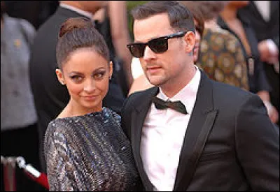 Qui est la femme du chanteur ?