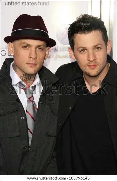 À qui s'adresse la chanson "Emotionless" ?