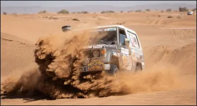 Quelle particularité possède le Rallye Aïcha des Gazelles du Maroc ?