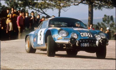 Depuis quelle année est créé le championnat du monde des rallyes (WRC), sachant que c'est Alpine-Renault qui décroche le trophée cette année-là ?