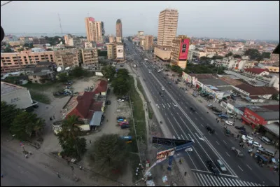 Quelle est cette ville, capitale de la république démocratique du Congo, plus grande agglomération francophone du monde devant Paris ?