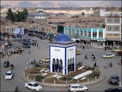 Quelle est cette ville d'Afghanistan, ancienne capitale impériale et capitale de la région du même nom, foyer de l'ethnie des Pachtounes ?