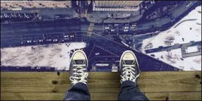 Comment se nomme la peur du vide ?