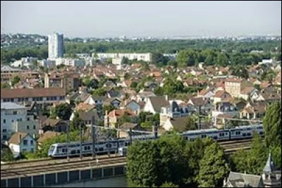 Ville de Seine-et-Marne, bordée par la Marne, la deuxième commune la plus peuplée du département, avec 55 000 habitants :