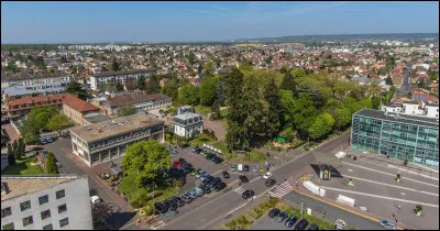 Ville du département du Val-d'Oise, située sur les buttes du Parisis, peuplée de 37 000 habitants :