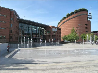 Ville de lEssonne, préfecture du département, peuplée de 67 000 habitants :