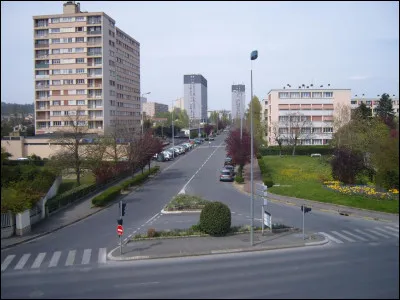 Ville du département de la Seine-Saint-Denis, située dans le sud-est du département, en bordure de la Marne, peuplée de 35 000 habitants :