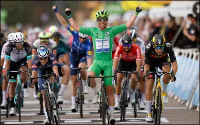 Qui a remporté l'étape 10 au sprint à Valence ?