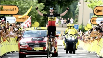 Qui a remporté l'étape 11 (de la double montée du Mont Ventoux) à Malaucène en solitaire ?