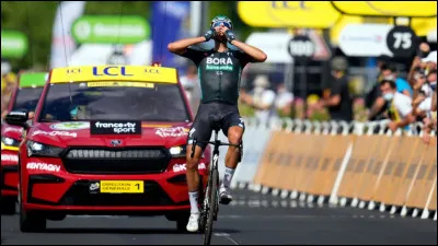 Qui a remporté l'étape 12 en solitaire à Nîmes ?