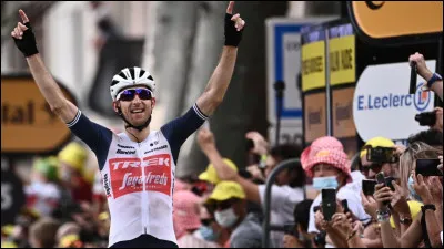 Qui a remporté l'étape 14 en solitaire à Quillan ?