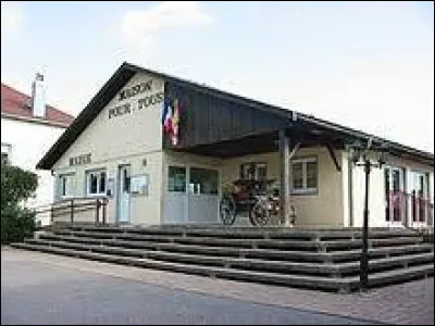 Nous sommes dans le Grand-Est, à Housseras. Commune de l'aire d'attraction Rambuvetaise, elle se situe dans le département ...