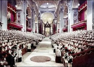 11 octobre 1962 : 
Ouverture du concile Vatican II. Alors qu'on pensait qu'il ne serait qu'un pape de transition, Angelo Roncalli, élu en octobre 1958 à 76 ans, crée la surprise en annonçant la tenue d'un concile cuménique destiné à adapter l'Église catholique au monde moderne. Sous quel nom est-il plus connu ?