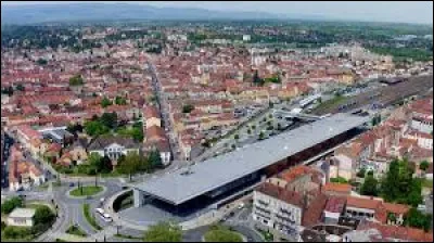 Dans quel département se trouve la ville de Roanne ?