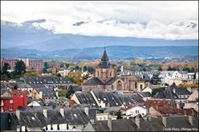 Dans quel d&eacute;partement se trouve la ville de Tarbes ?