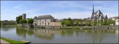Ville de Seine-et-Marne, située sur les rives du Loing, peuplée de 13 000 habitants :